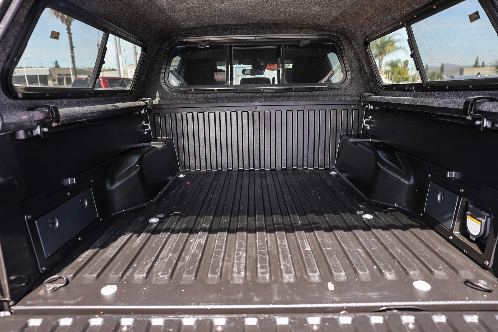 Used 2018 Toyota Tacoma TRD Off-Road w/ Technology Package image 26