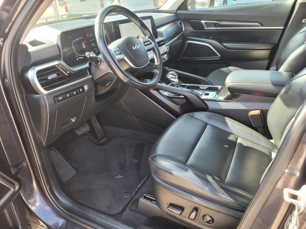 Used 2025 Kia Telluride S AWD/4WD image 2