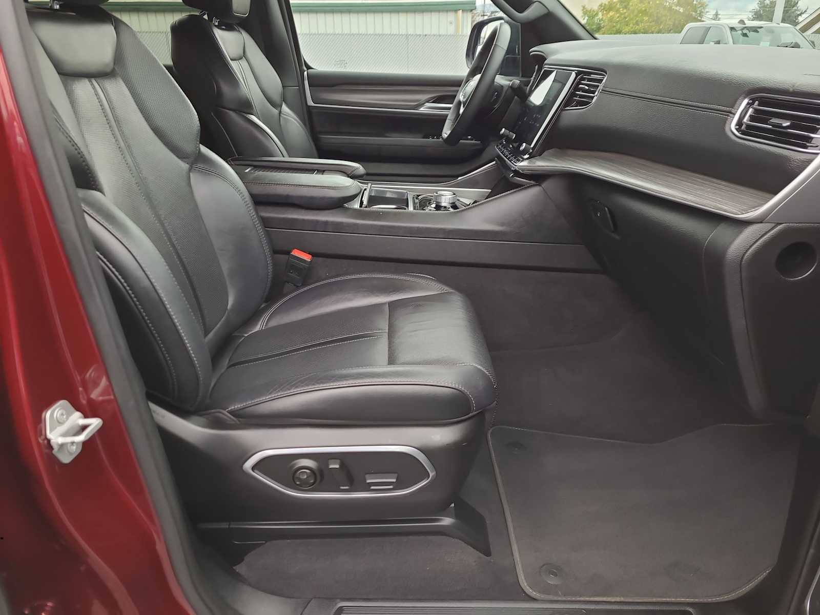 Used 2024 Jeep Wagoneer Series II image 22