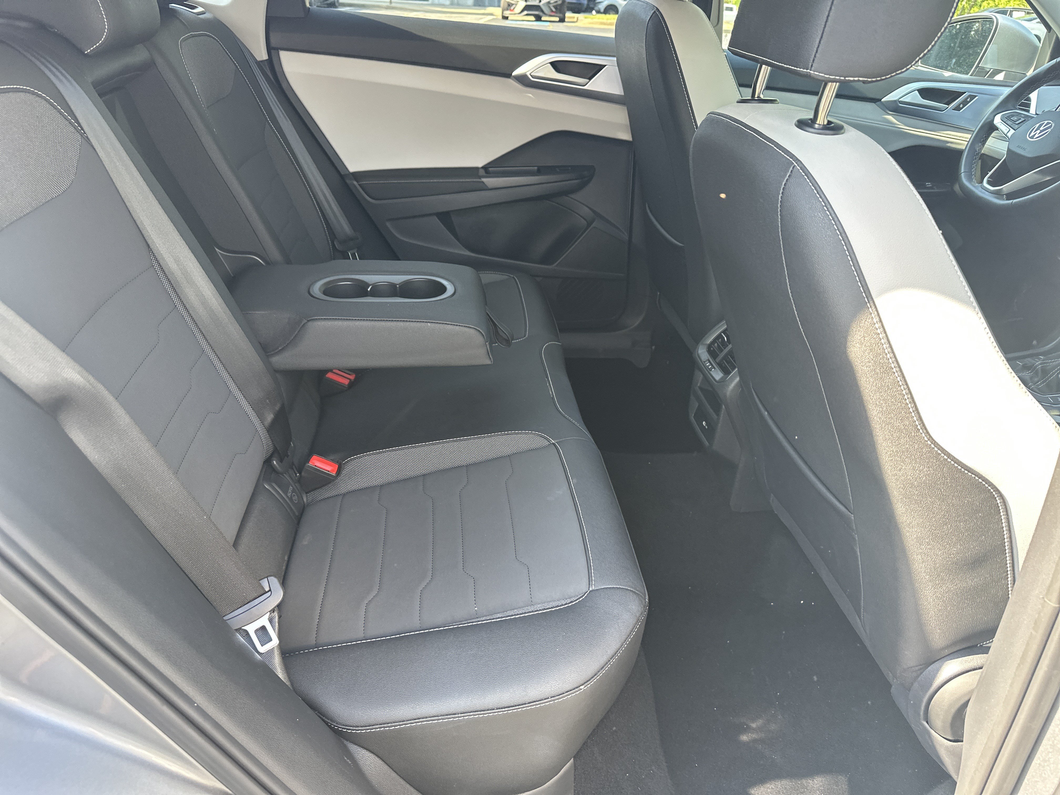 Used 2025 Volkswagen Taos SE FWD image 16