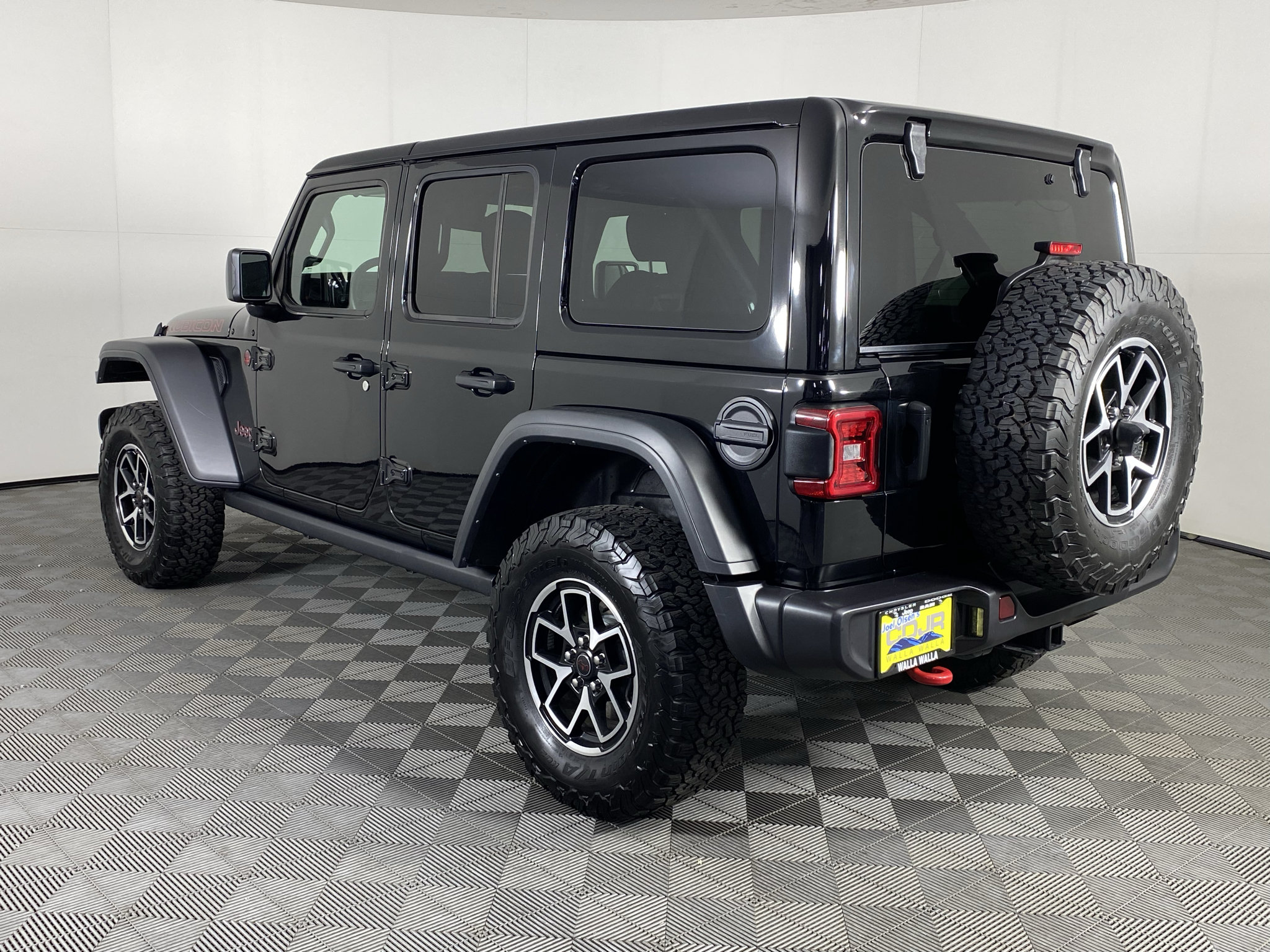 Used 2025 Jeep Wrangler Unlimited Rubicon AWD/4WD image 5
