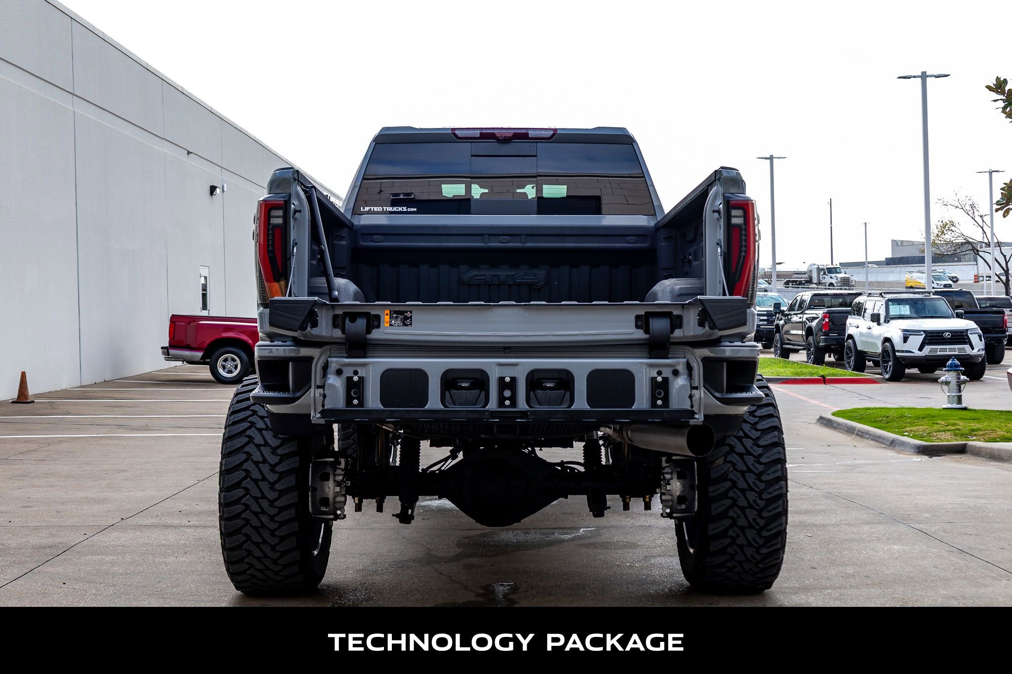 Used 2024 GMC Sierra 2500 AT4 w/ AT4 Premium Plus Package image 8