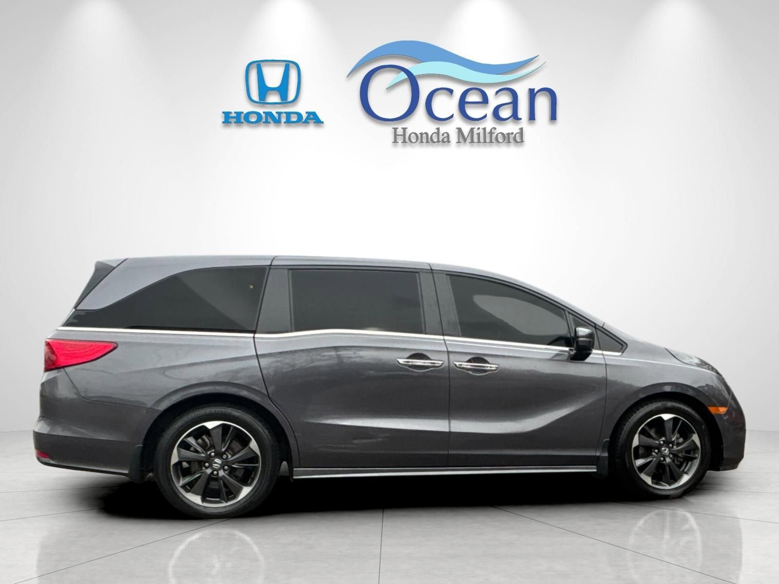 Used 2022 Honda Odyssey Elite image 2