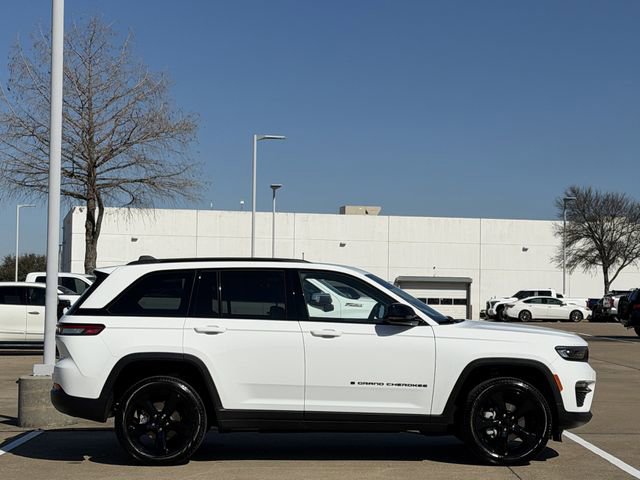 Used 2025 Jeep Grand Cherokee Limited w/ Black Appearance Package image 3