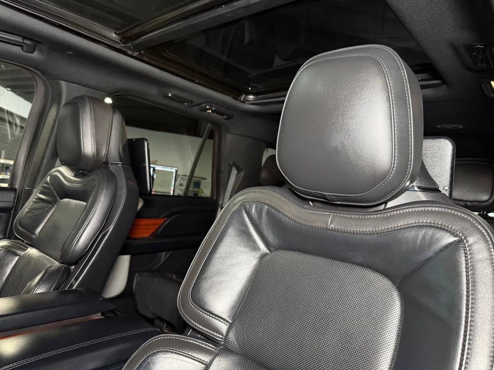 Used 2018 Lincoln Navigator Reserve w/ Technology Package AWD/4WD image 34