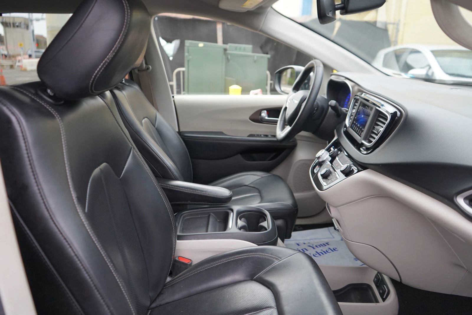 Used 2021 Chrysler Voyager Lxi image 20