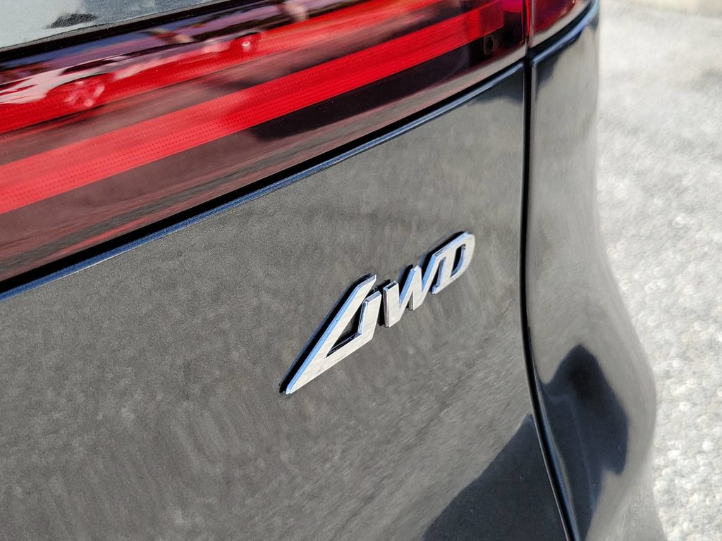 Used 2025 Genesis GV70 2.5T w/ Advanced Package AWD/4WD image 6