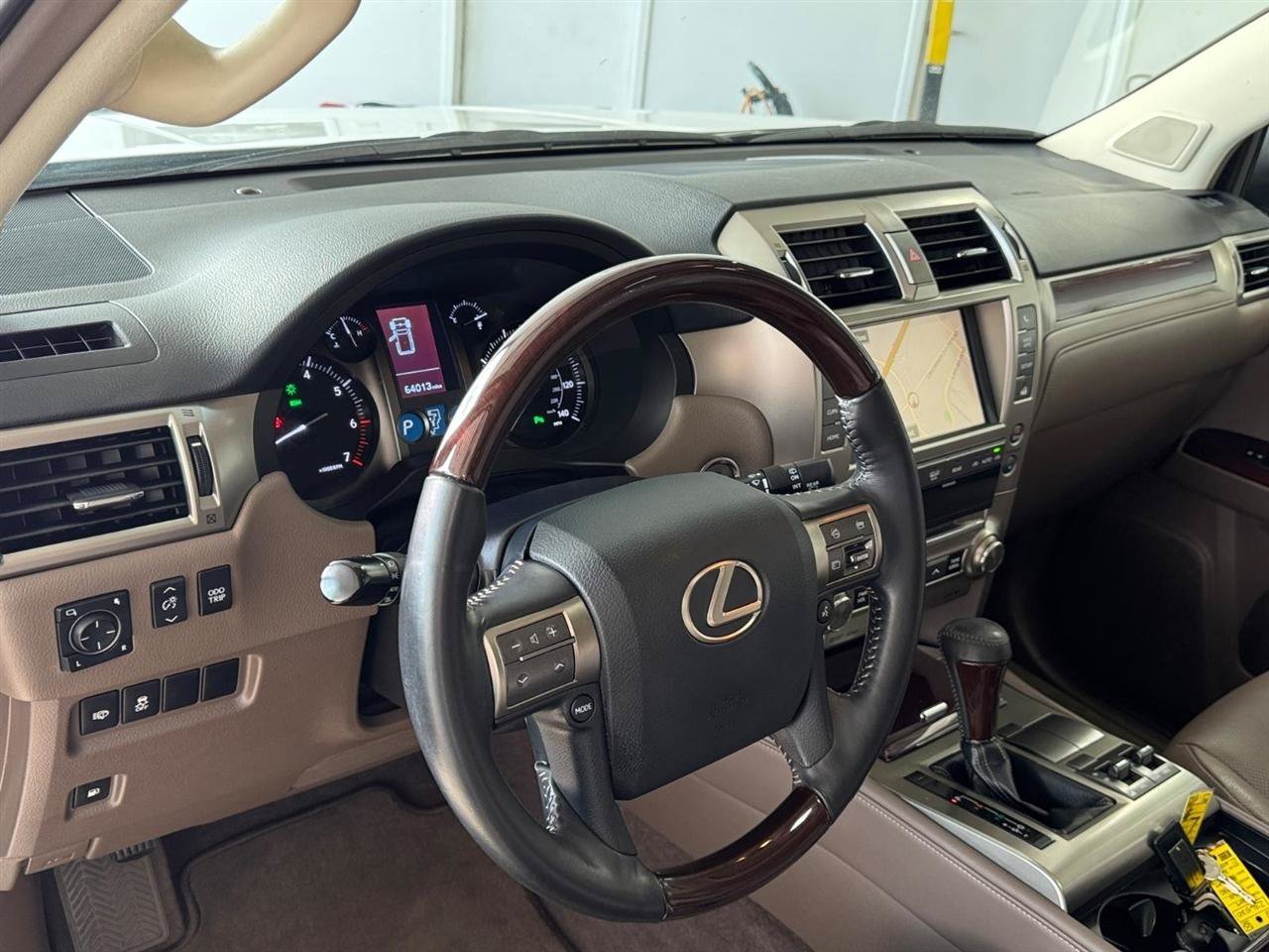 Used 2019 Lexus GX 460 Premium AWD/4WD image 25
