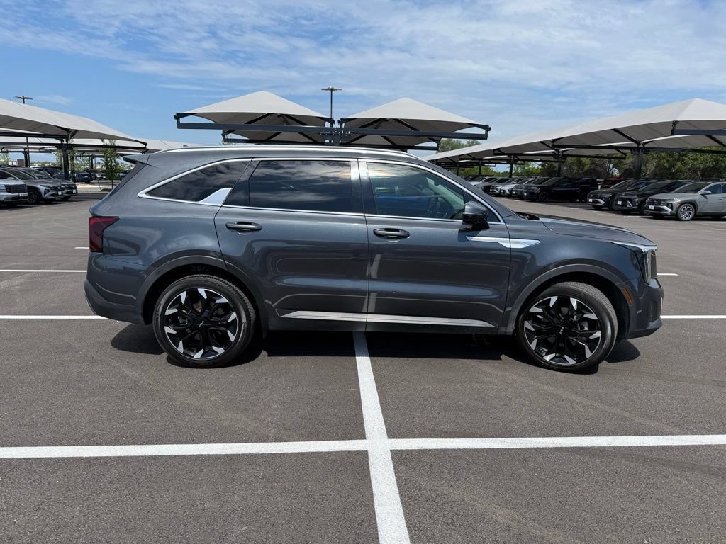 Used 2024 Kia Sorento EX FWD image 4