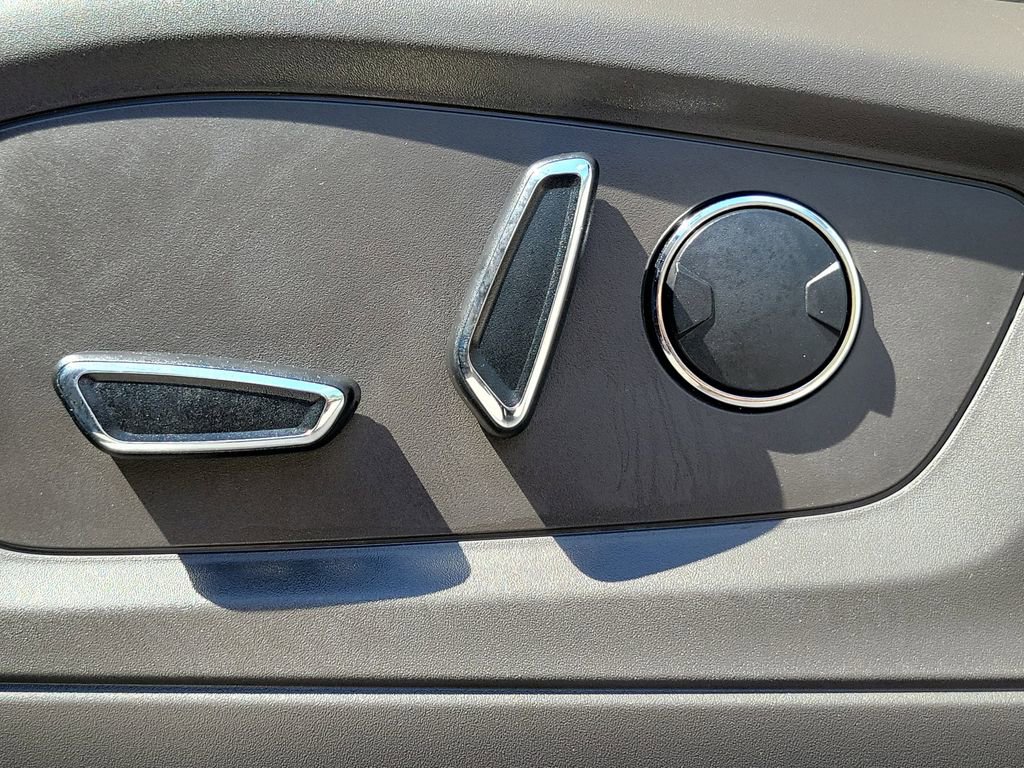 Used 2020 Ford Explorer Platinum image 30