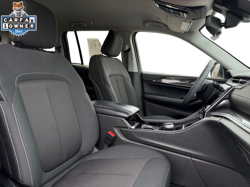 Used 2023 Jeep Grand Cherokee Laredo AWD/4WD image 15