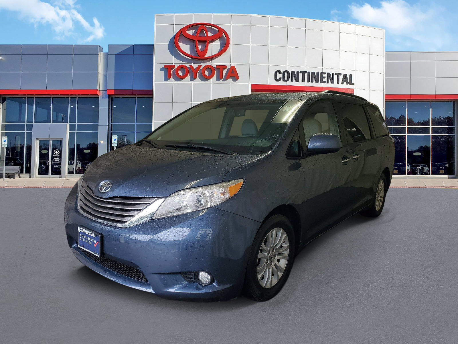 Used 2015 Toyota Sienna XLE FWD image 3