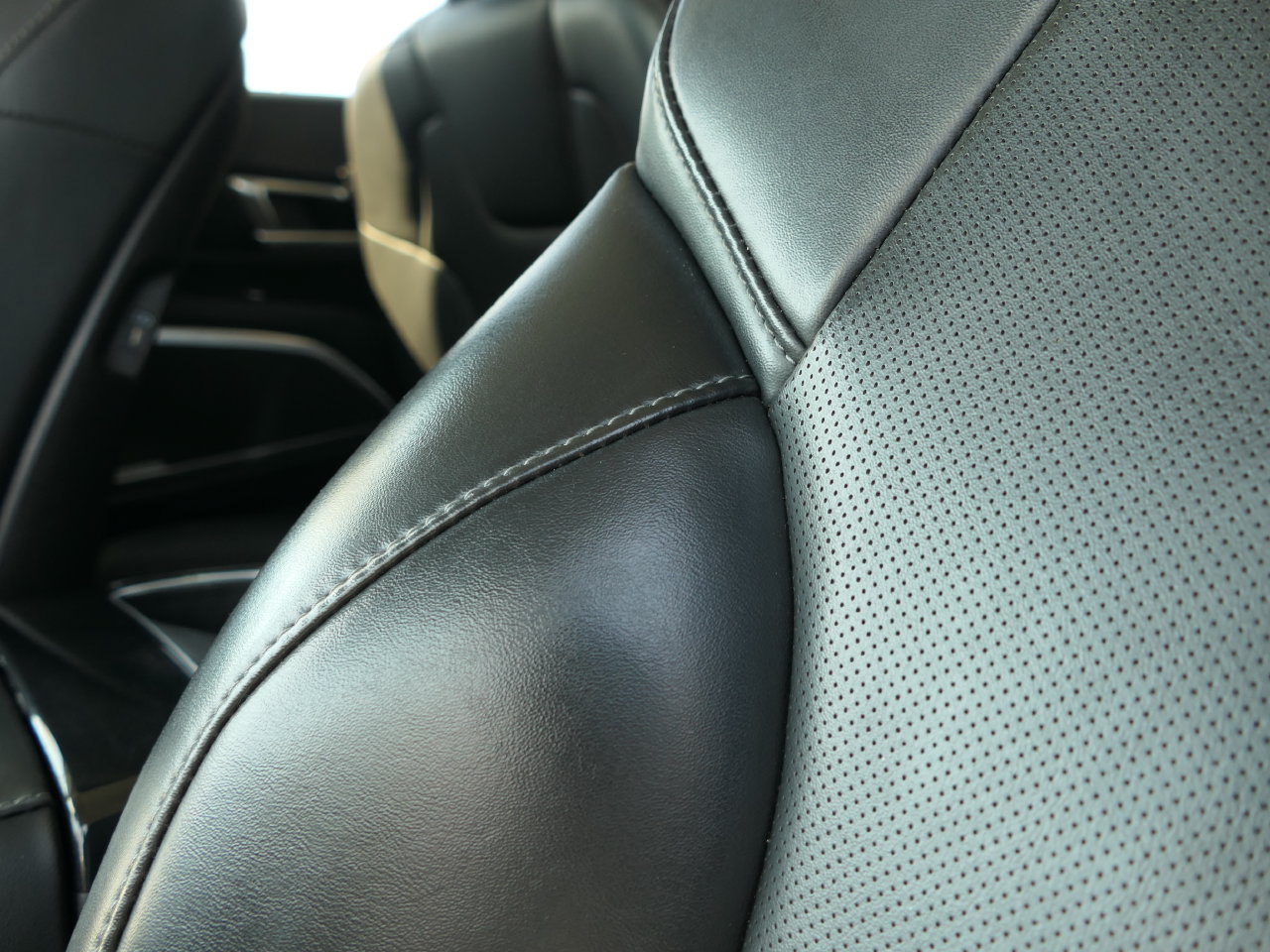 Certified 2024 Kia Telluride S w/ S Sunroof Package FWD image 12