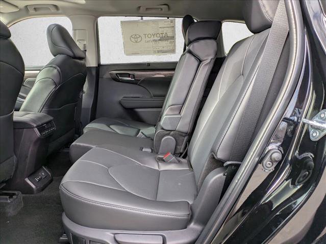 New 2025 Toyota Highlander Limited image 15