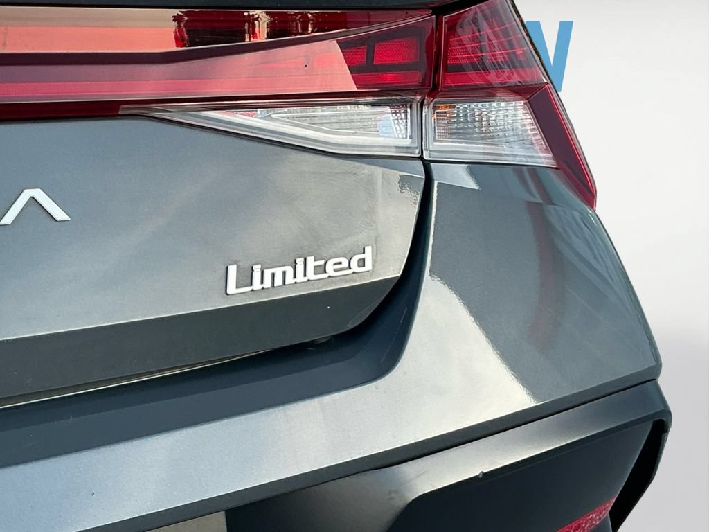 Used 2024 Hyundai Elantra Limited FWD image 19