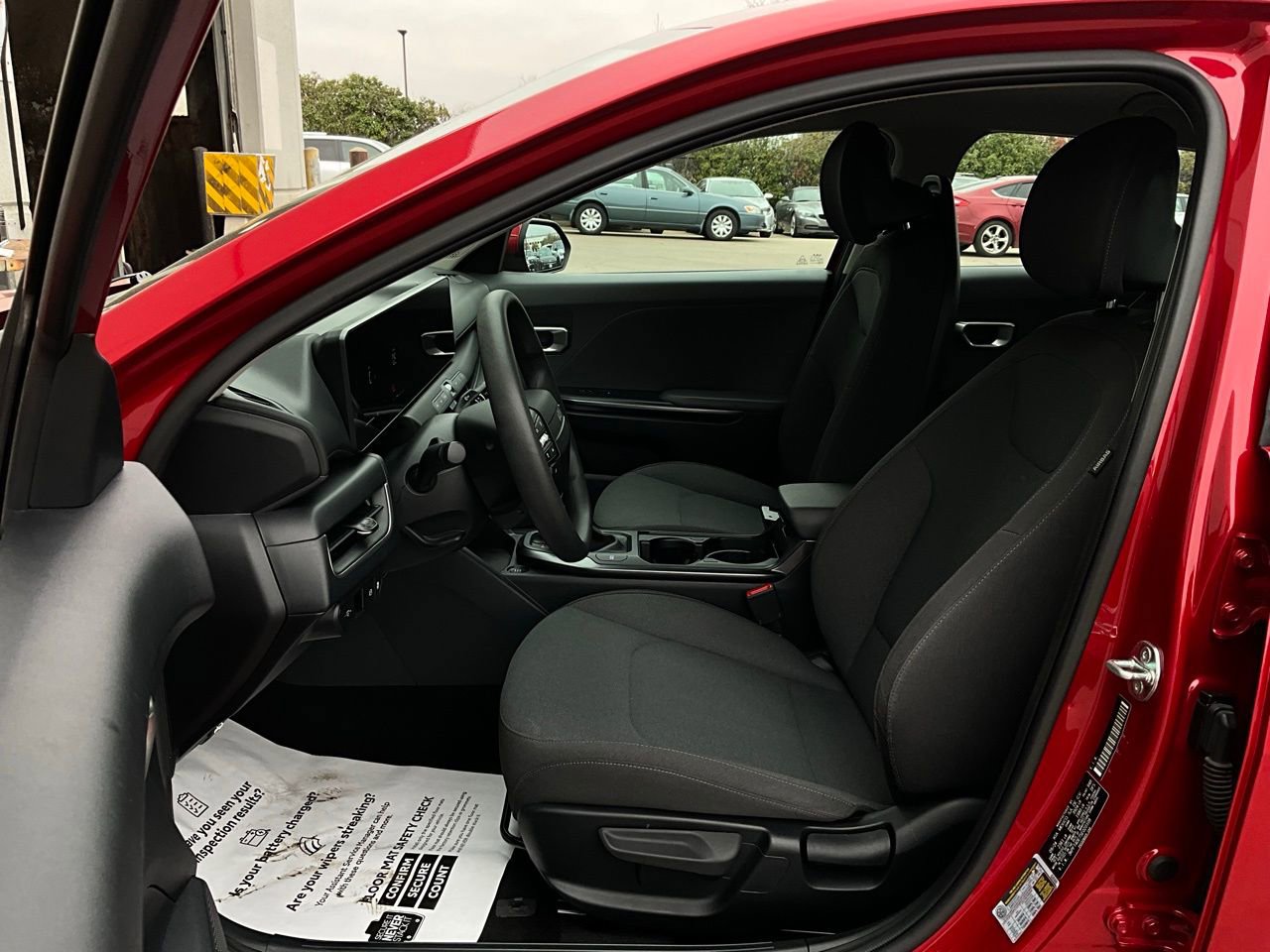 Used 2025 Kia K4 LXS image 10