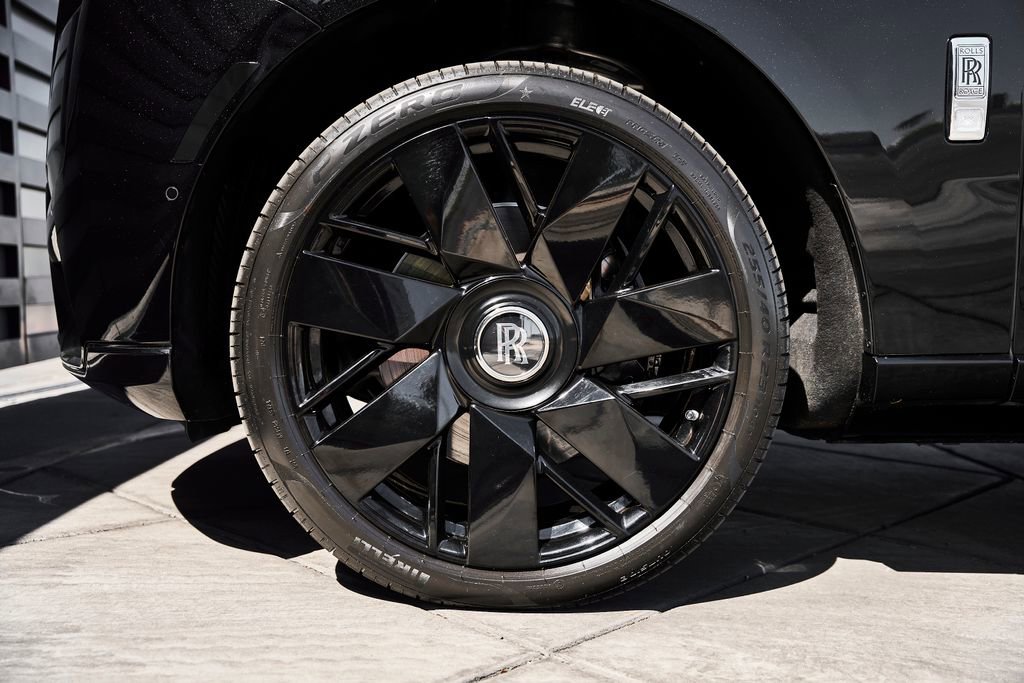 Used 2026 Rolls-Royce Cullinan image 3