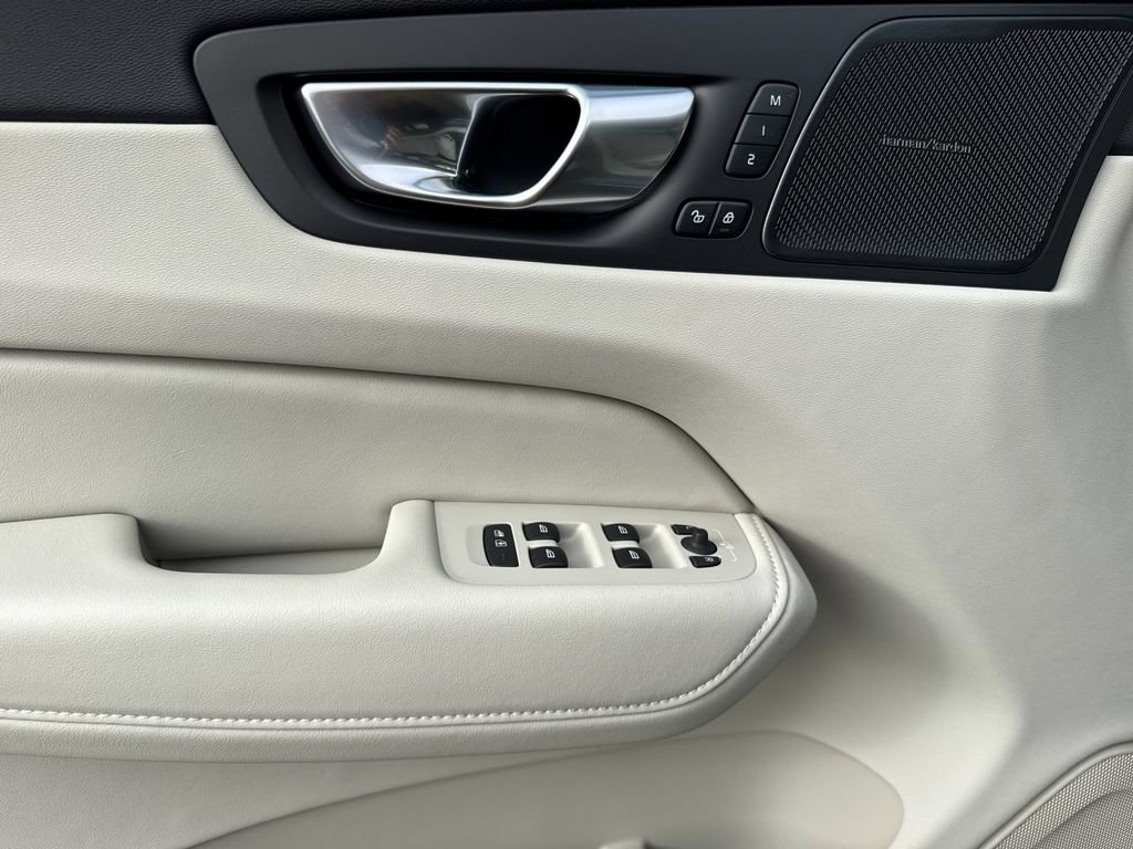 New 2026 Volvo XC60 B5 Ultra w/ Protection Package Premier image 10