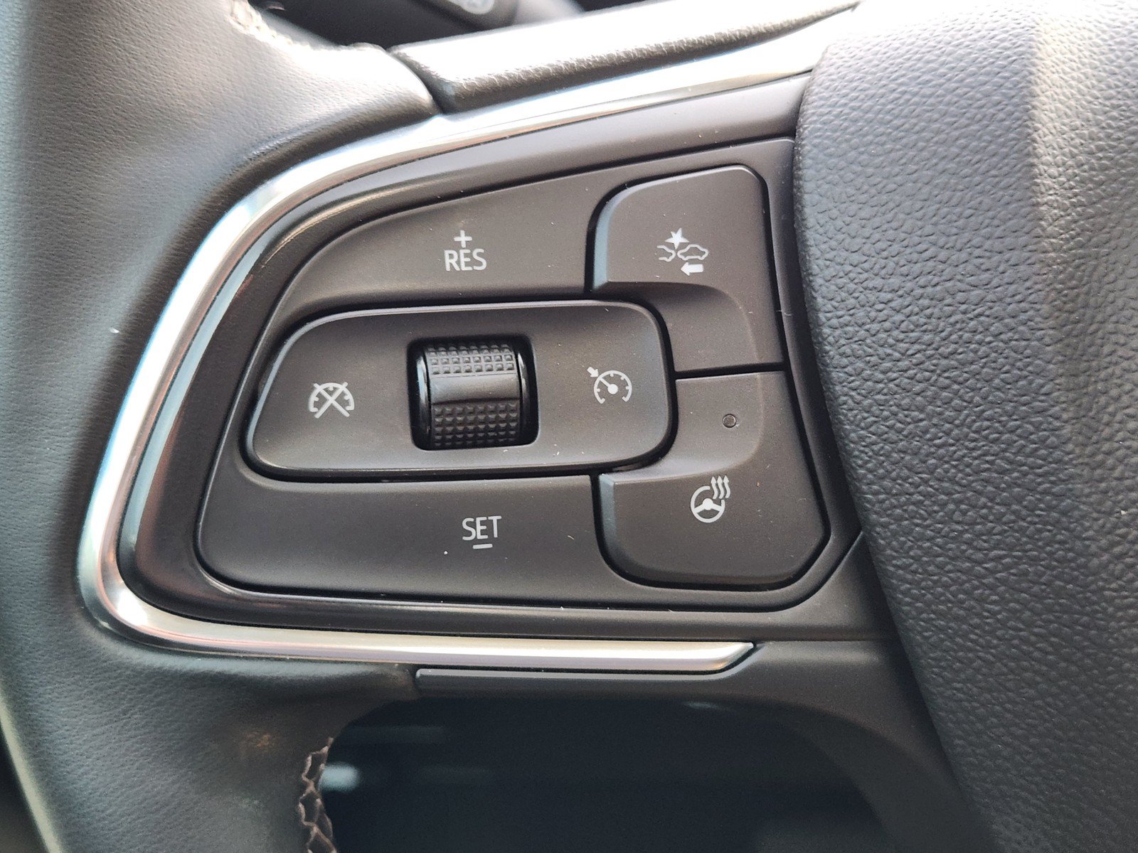 Used 2024 Buick Encore GX Avenir w/ Avenir Technology Package FWD image 23
