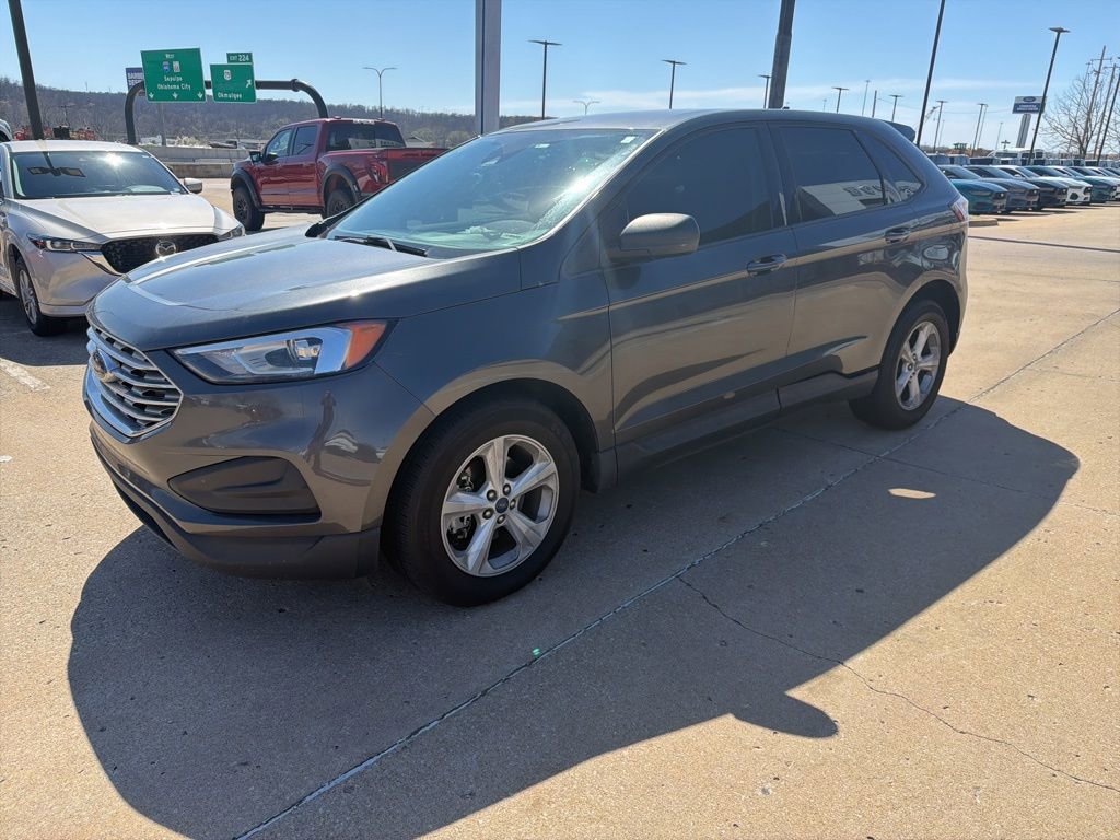 Used 2020 Ford Edge SE image 3