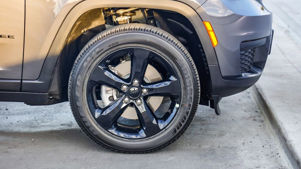 New 2025 Jeep Grand Cherokee L Altitude image 11