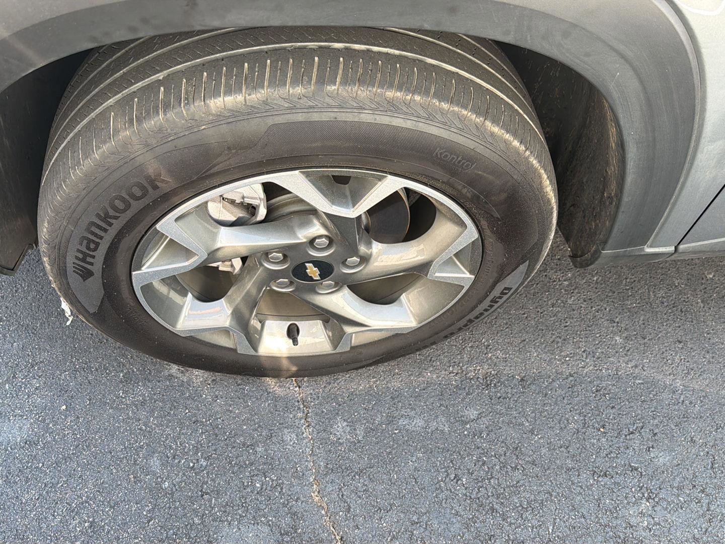 Used 2025 Chevrolet Trax LT FWD image 7