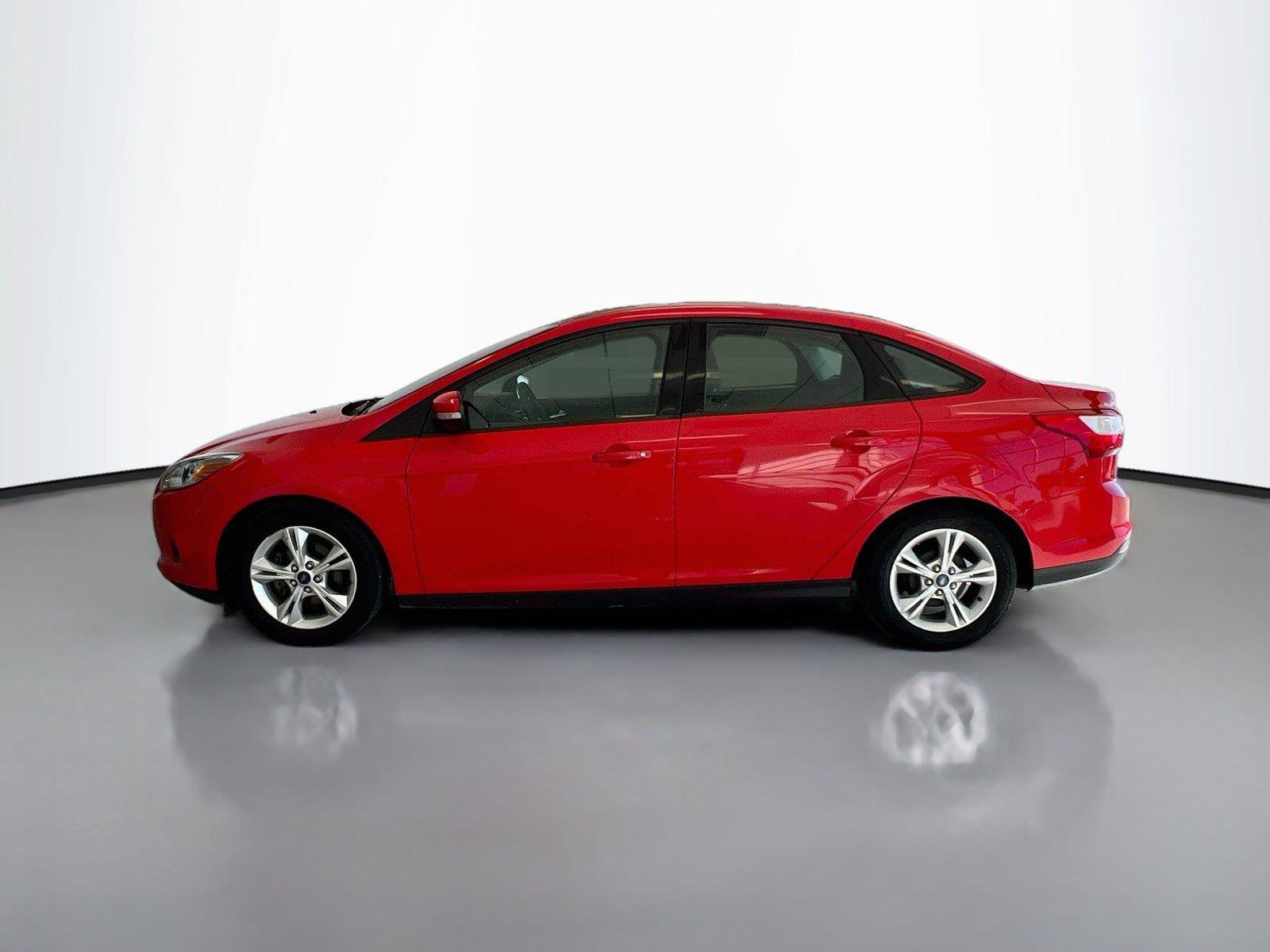 Used 2014 Ford Focus SE w/ SE Winter Package FWD image 8