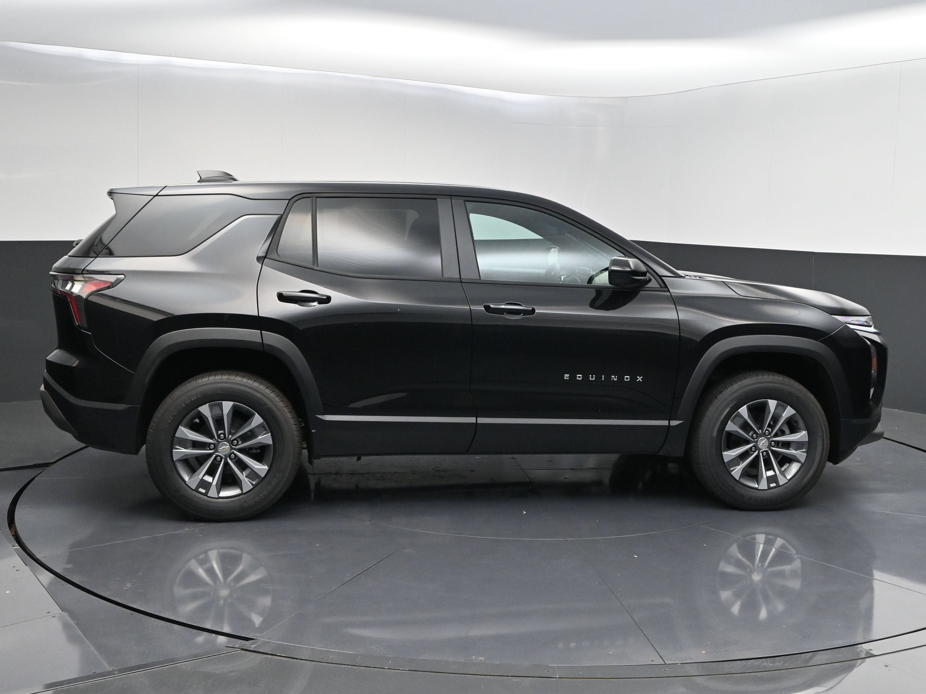 New 2027 Chevrolet Equinox LT w/ Convenience Package II FWD image 9
