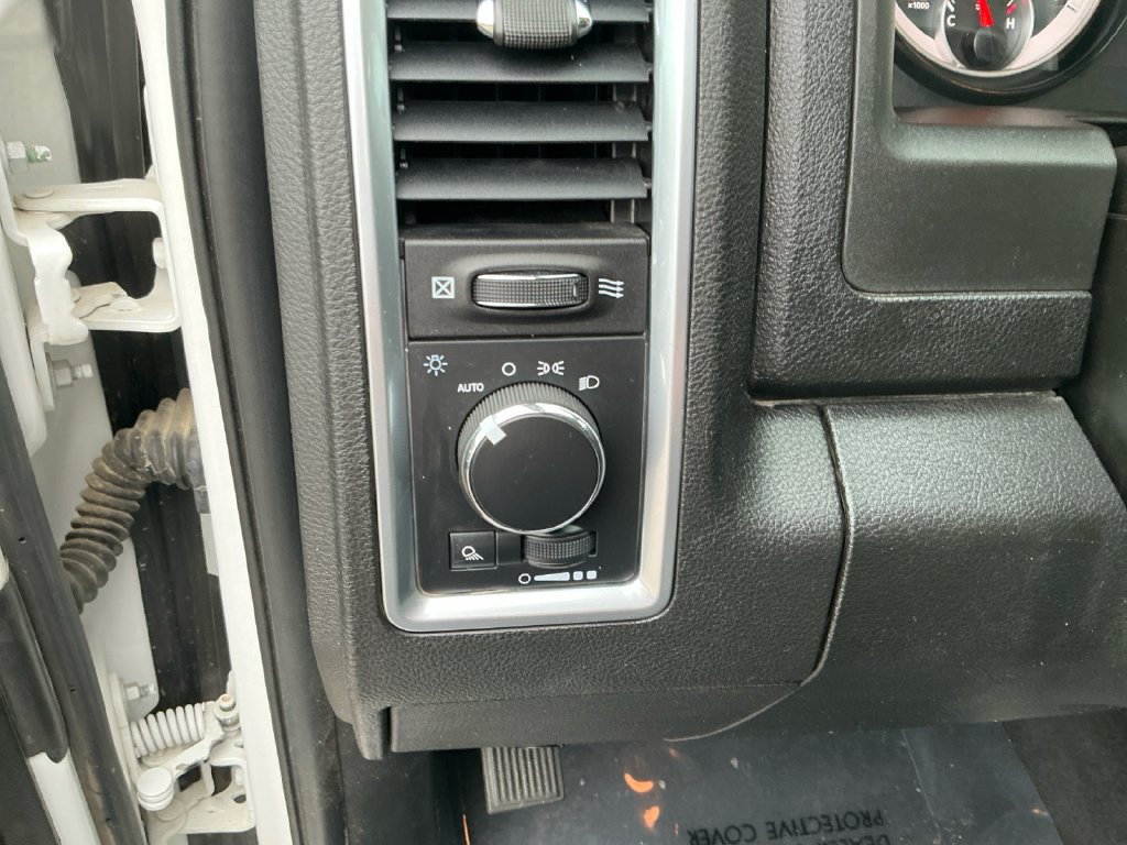 Used 2024 RAM 1500 Classic SLT AWD/4WD image 17