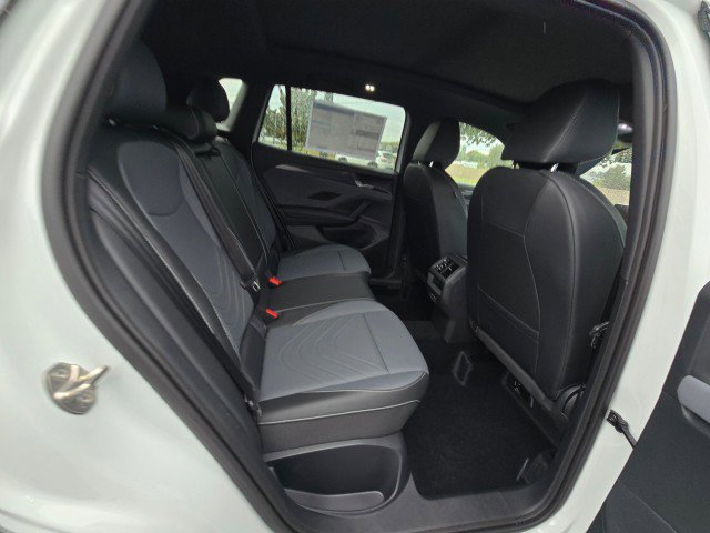 New 2025 Volkswagen Tiguan SE R-Line image 14