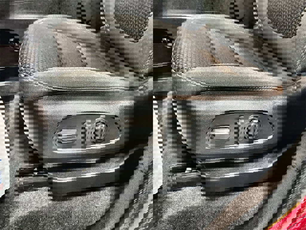 Used 2022 Chevrolet Bolt EUV LT w/ Comfort Package image 13