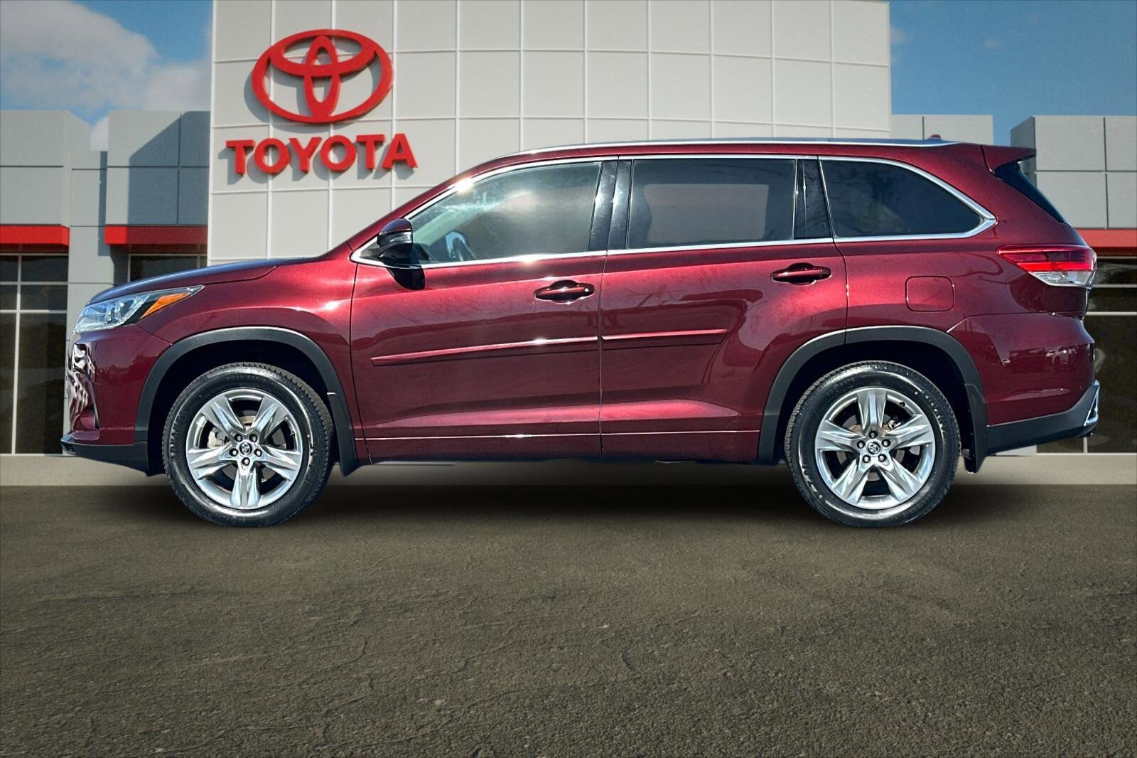 Certified 2019 Toyota Highlander Limited AWD/4WD image 6