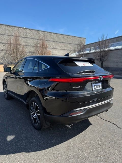 Certified 2022 Toyota Venza LE image 4