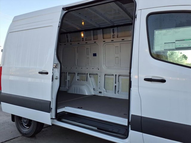 New 2025 Mercedes-Benz Sprinter 2500 image 24