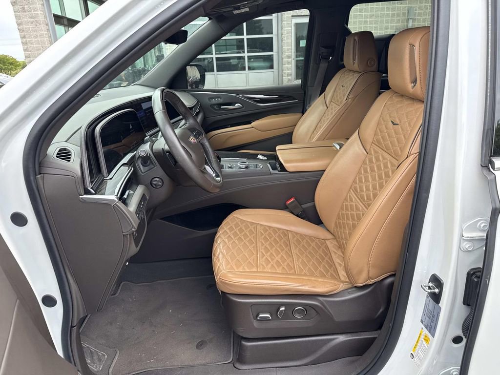 Used 2024 Cadillac Escalade ESV Premium Luxury AWD/4WD image 8