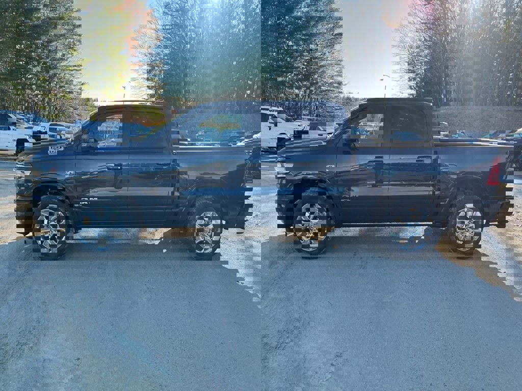 New 2026 RAM 1500 4x4 Crew Cab image 4