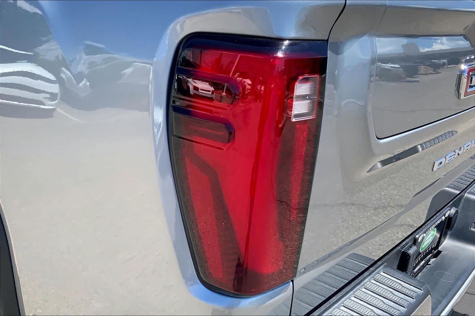 Used 2025 GMC Sierra 2500 Denali w/ Denali Reserve Package AWD/4WD image 28