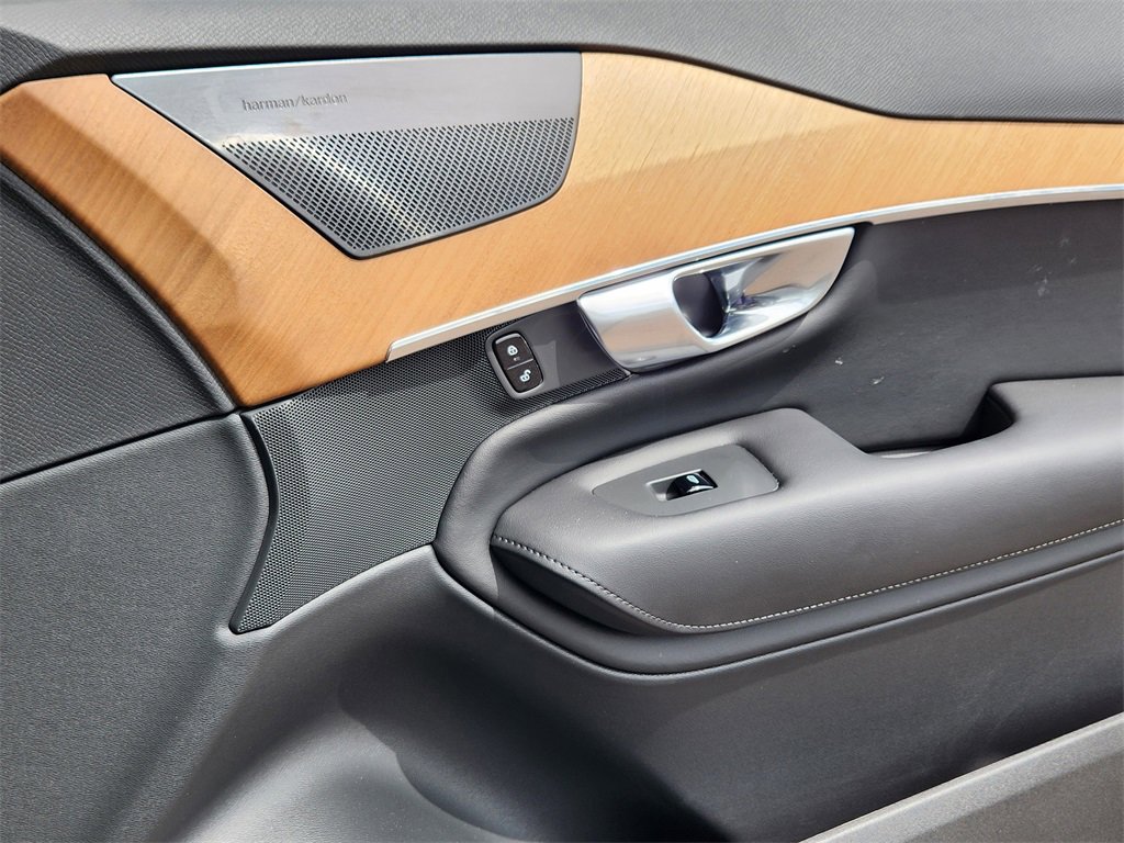 Used 2025 Volvo XC90 B6 Plus w/ Protection Package Premier image 20