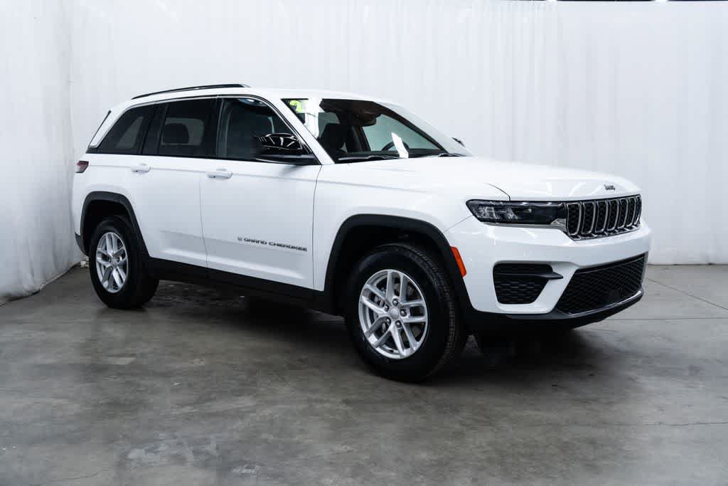 Used 2023 Jeep Grand Cherokee Laredo X AWD/4WD image 1