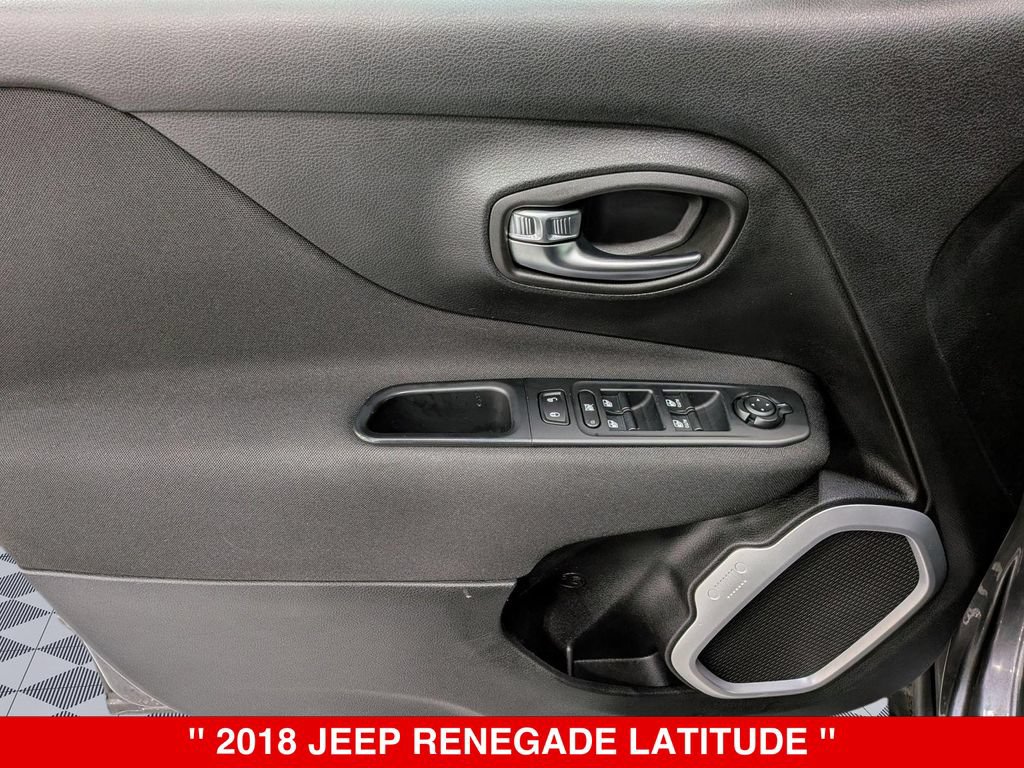 Used 2018 Jeep Renegade Latitude w/ Cold Weather Group AWD/4WD image 14