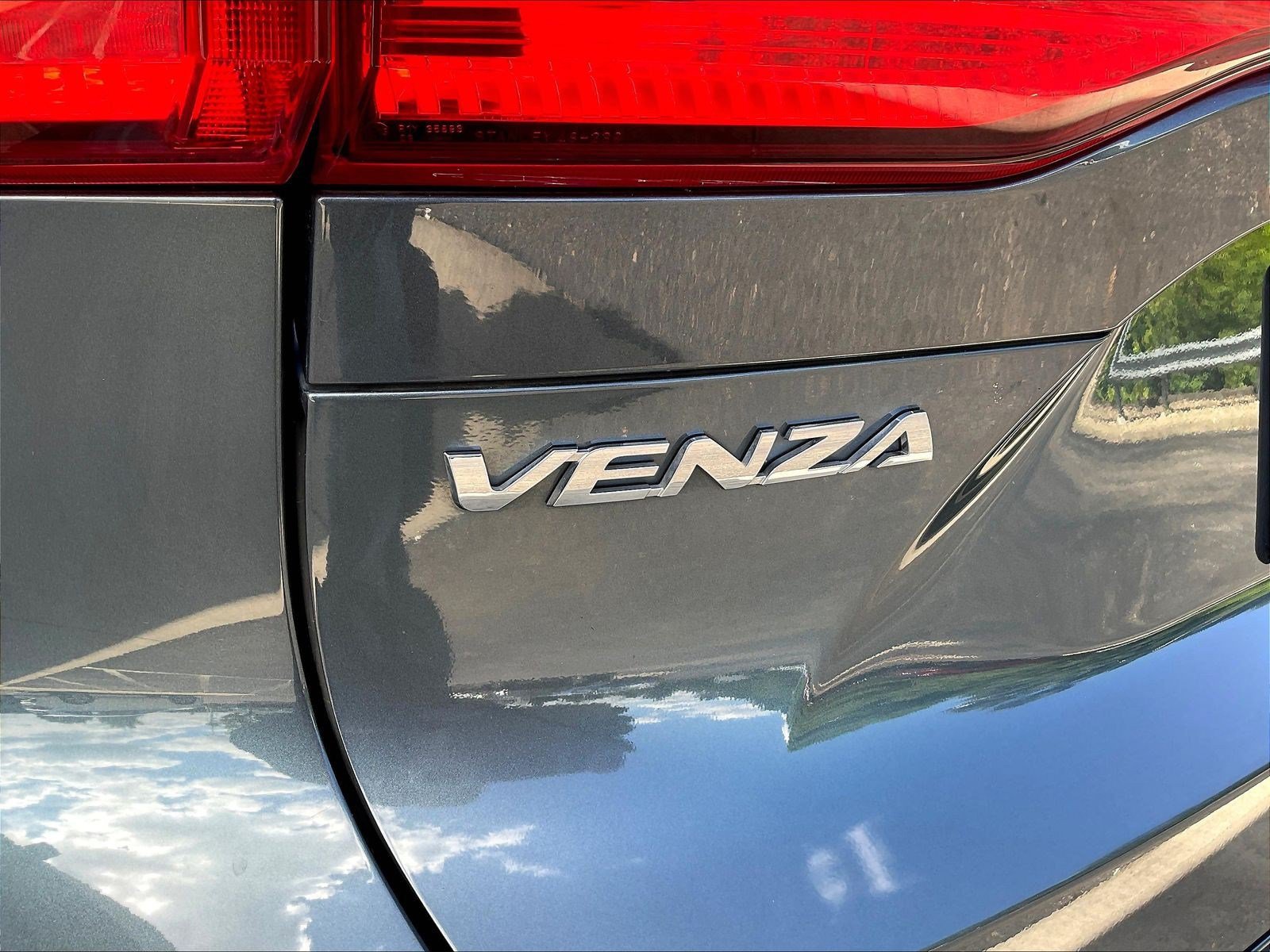 Used 2024 Toyota Venza XLE AWD/4WD image 24