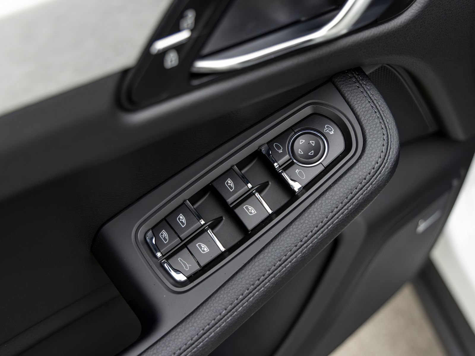 Certified 2026 Porsche Macan AWD/4WD image 23
