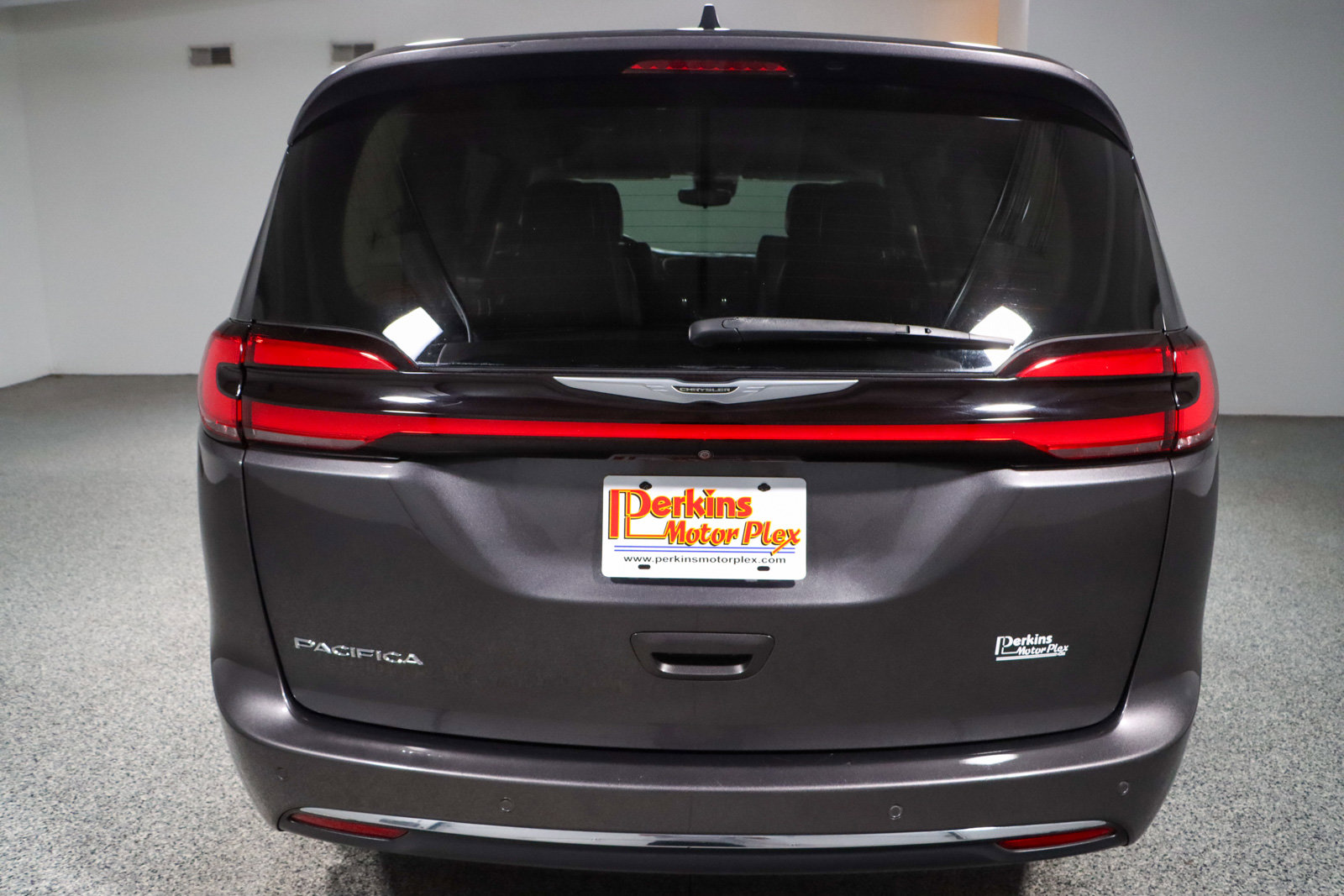 Used 2023 Chrysler Pacifica Touring-L FWD image 8