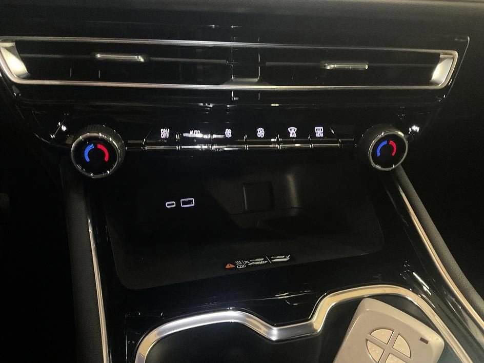 New 2026 Chevrolet Traverse LT w/ Midnight/Sport Edition image 21