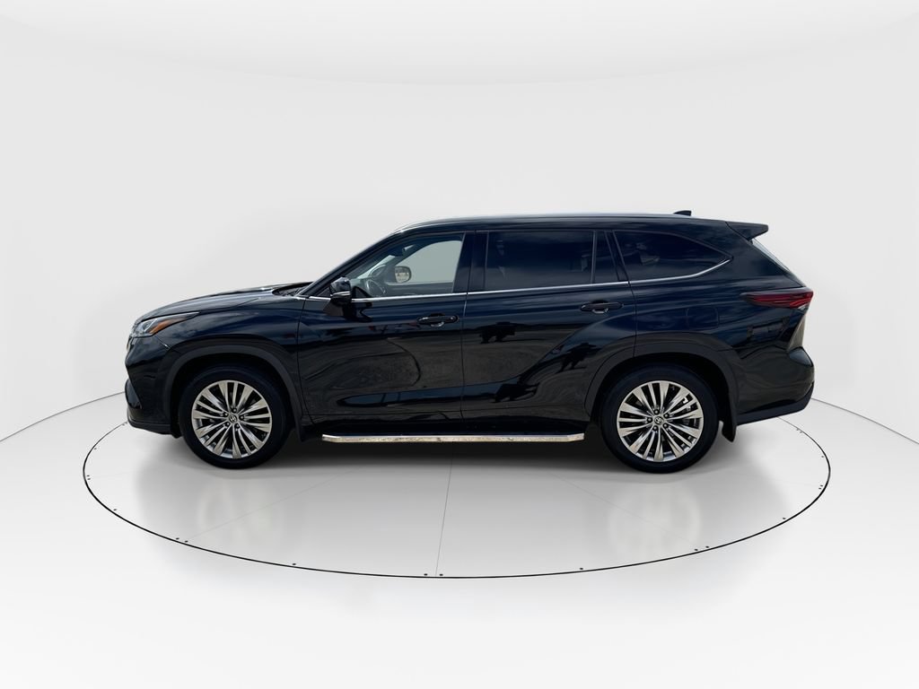 Used 2024 Toyota Highlander Platinum FWD image 5
