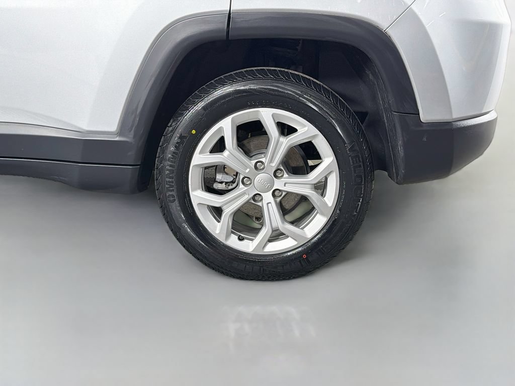 Used 2024 Jeep Compass Latitude AWD/4WD image 28