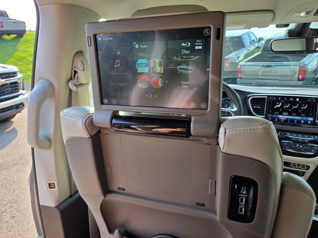 Used 2021 Chrysler Pacifica Touring-L w/ Uconnect Theater Family Group AWD/4WD image 22