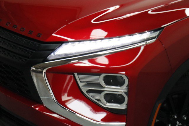 Used 2024 Mitsubishi Eclipse Cross LE AWD/4WD image 2