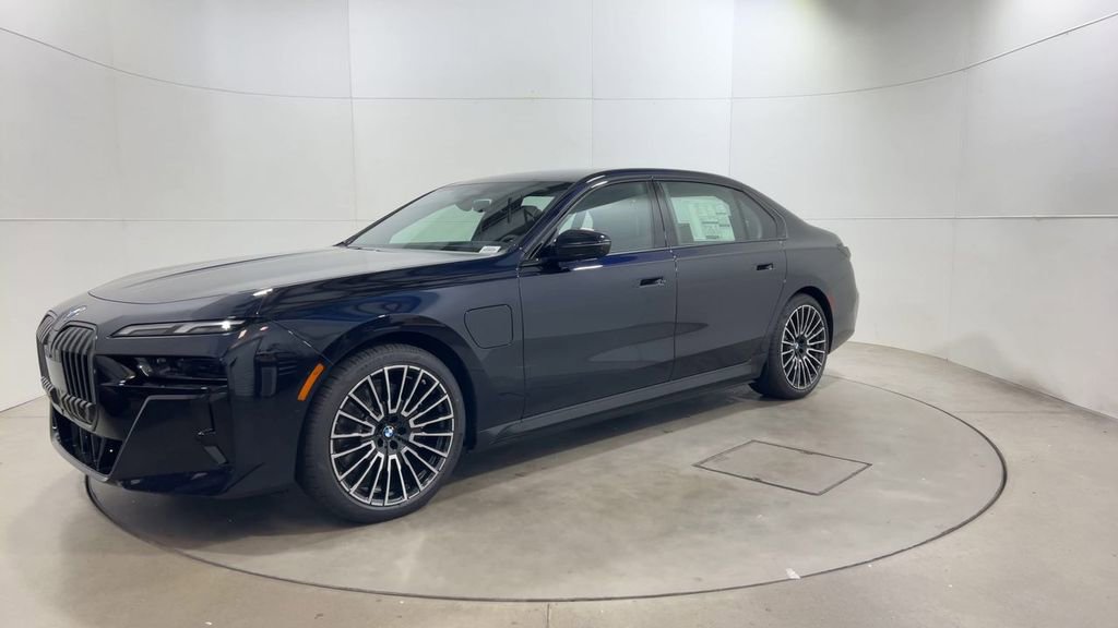 New 2026 BMW 750e xDrive w/ Premium Package image 4