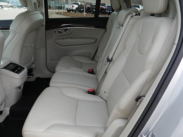 Used 2016 Volvo XC90 T6 Momentum w/ Momentum Plus Package image 16